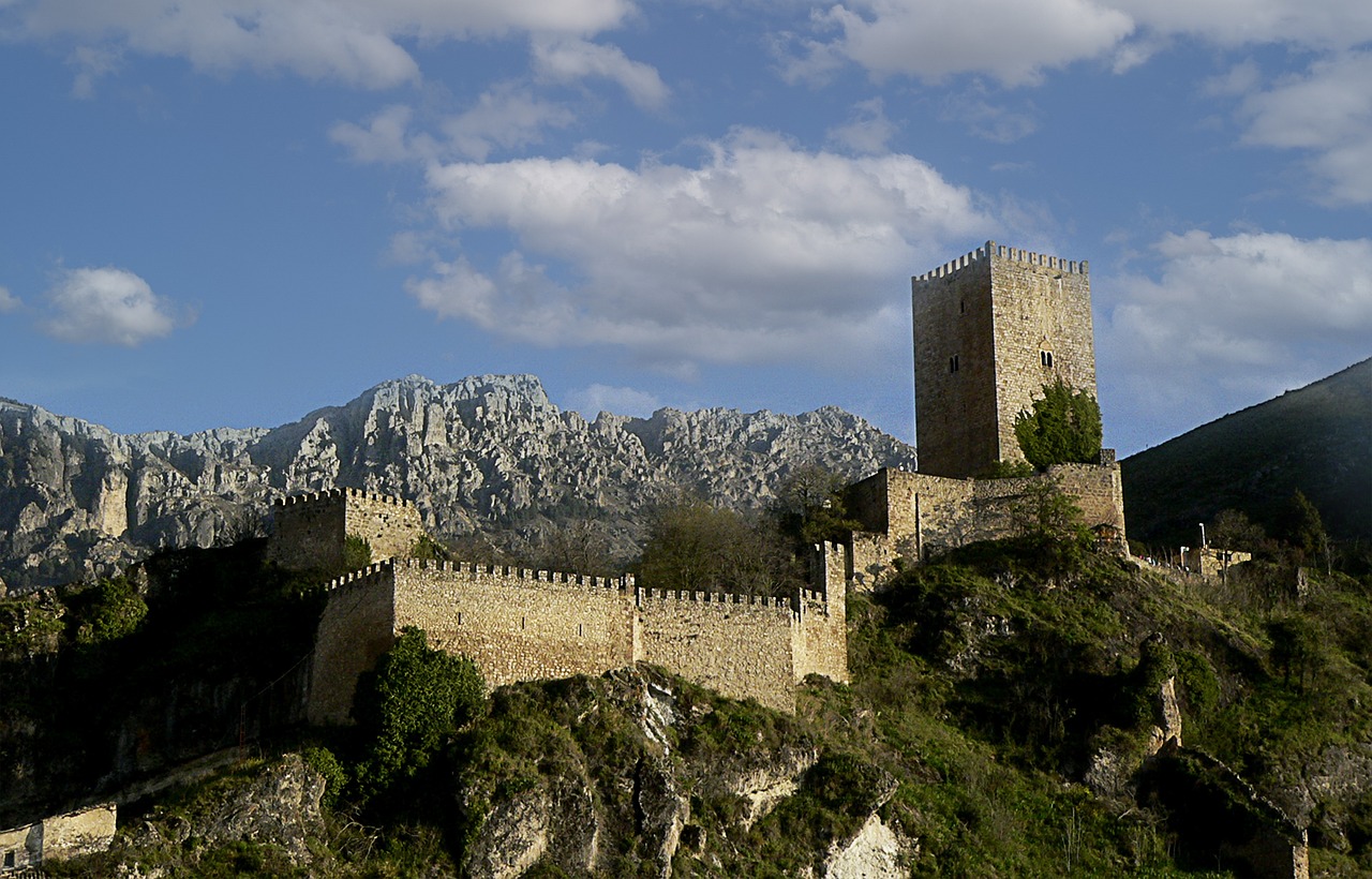 Alojamientos Nohal - Castillo Yedra Sierra de Cazorla